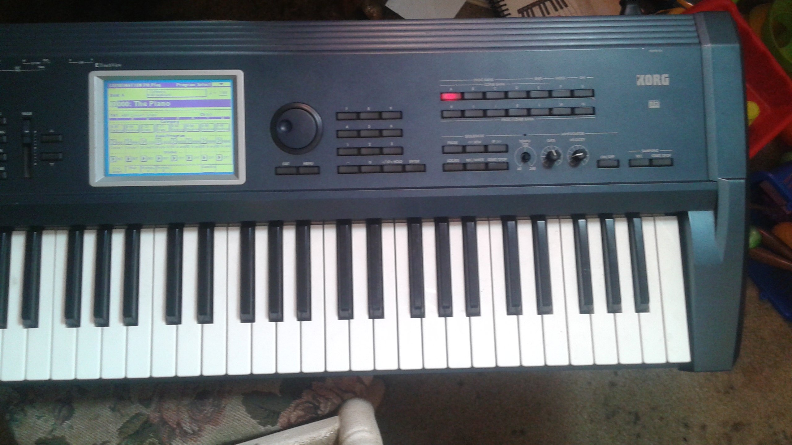 KORG シンセサイザー TRITON Extreme 61鍵 メモリ￼64MB KORG シンセサイザー TRITON Extreme 61鍵 メモリ￼64MB